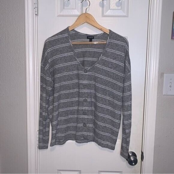 Torrid Gray Striped Hacci Boyfriend Long Sleeve Buttoned Sweater Top Size 1X - Picture 2 of 7